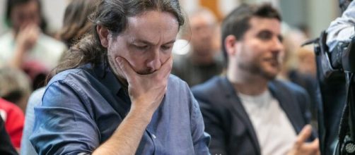 Pablo Iglesias es acusado de guardar USB con fotos &iacute;ntimas de Dina durante 36 meses