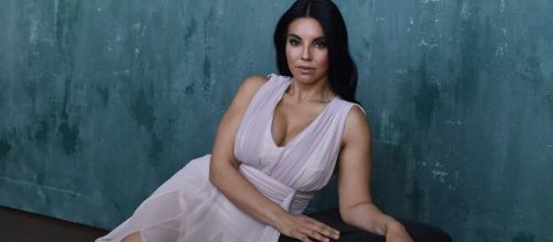 Tilda Del Toro stars as Mona Lisa opposite Tom Hardy in &lsquo;Capone&rsquo; [Photo credit: Bjoern Kommerell. Used by permission.]