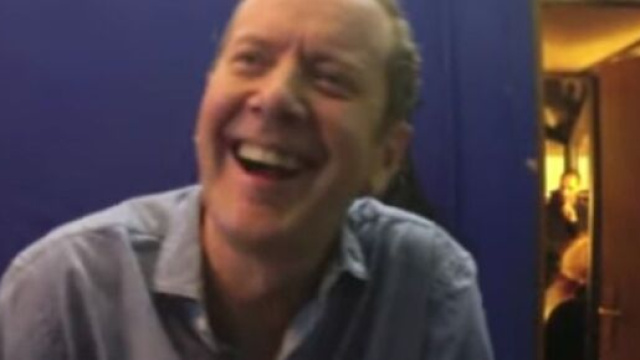 John Peter Sloan &egrave; scomparso a 51 anni: volto noto di Zelig aveva insegnato l'inglese in modo divertente.