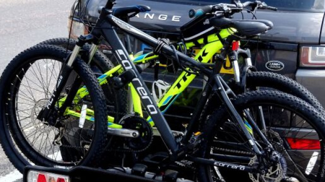 Portabici su auto: importante trasportare in maniera corretta le biciclette.