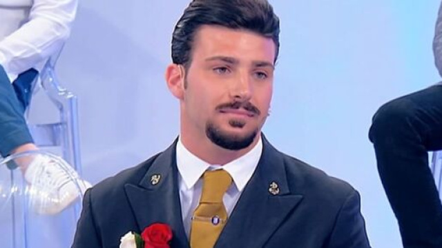 Uomini e donne, Sirius potrebbe avere un profilo su Tinder (RUMORS).