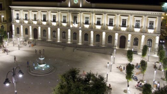 Bari, rissa in piazza Risorgimento tra ragazzi: un 18enne ferito a coltellate.