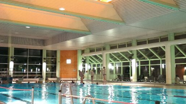 Piscine d'int&eacute;rieure, image d'illustration (source : Pixabay)