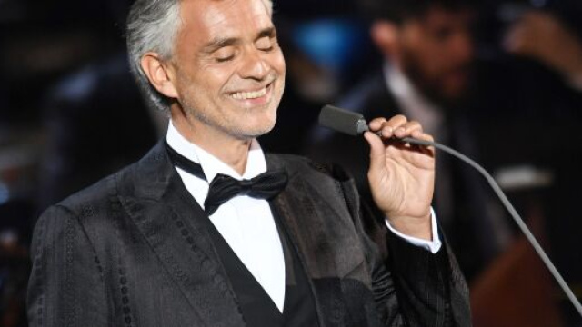 Andrea Bocelli comunica ai fan, su Instagram, di aver contratto il Coronavirus.