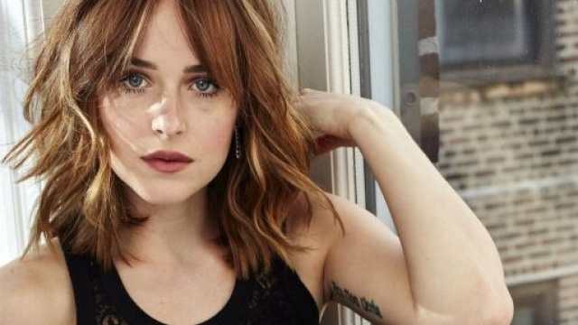 Tagli capelli e tonalit&agrave; per l'estate: la frangia sfilata e il biondo ghiaccio.