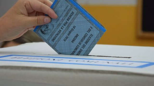 Lega saldamente primo partito italiano nel sondaggio Emg.