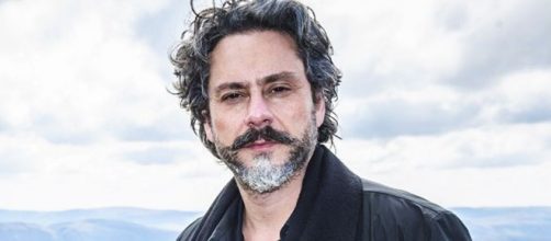 O Comendador foi interpretado por Alexandre Nero. (Reprodu&ccedil;&atilde;o/TV Globo)