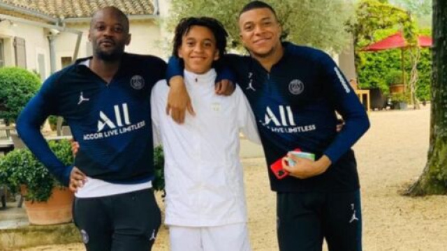 Kylian Mbapp&eacute;: Inquiet par des proches affect&eacute;s, Il se confine dans le sud de la France. Cr&eacute;dit: Twitter @KMbappe