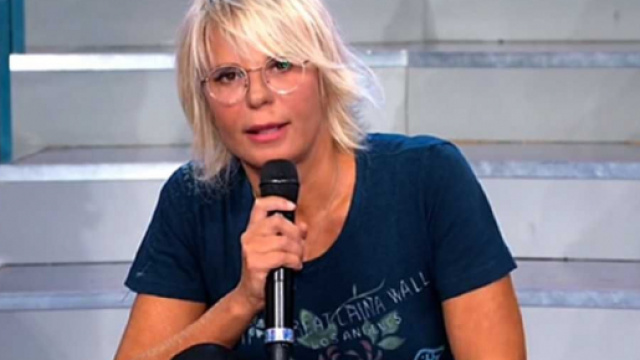 Uomini e Donne, la formula virtuale chiude al 9,3% di share: ascolti minimi per la De Filippi.