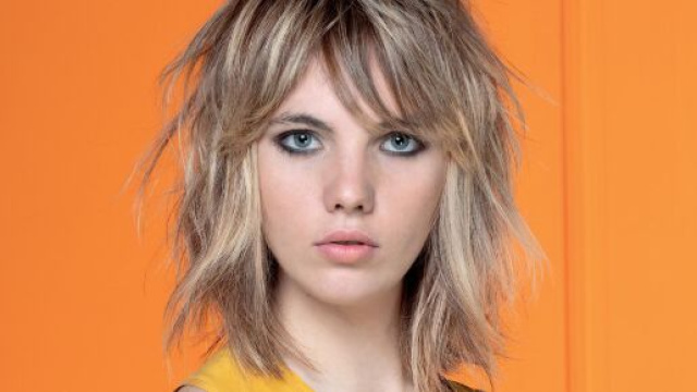 Tagli di capelli medi e acconciature: il long bob, il wob e la coda di cavallo per l'estate 2020.