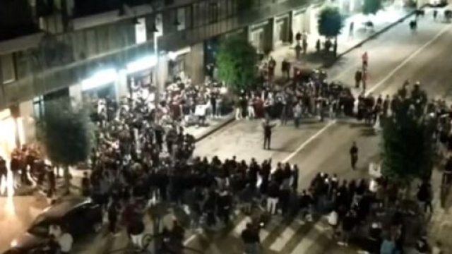 Avellino, movida tra assembramenti e cori: presente anche il sindaco Festa.