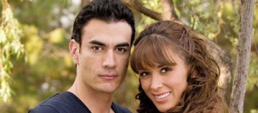 David Zepeda e Jacqueline Bracamontes em "Sortil&eacute;gio". (Divulga&ccedil;&atilde;o/Televisa)