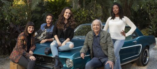 Os signos de 5 beldades do filme "Modo Avi&atilde;o". (Reprodu&ccedil;&atilde;o/Netflix)