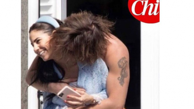 Giulia De Lellis e Damante di nuovo su 'Chi': baci sul collo e abbracci sul balcone