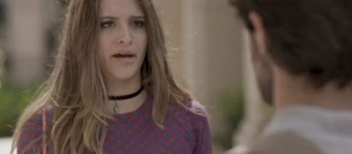 Cassandra vai falar mais do que deveria para Jonatas em 'Totalmente Demais'. (Reprodu&ccedil;&atilde;o/TV Globo)