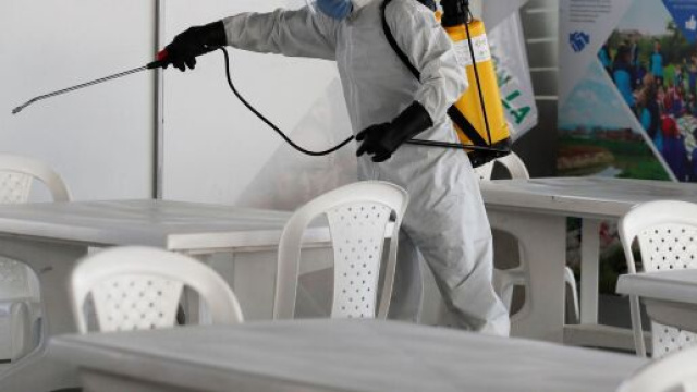 Possibile anticipare le date delle riaperture di bar e parrucchieri su base regionale, la conferma di Conte.