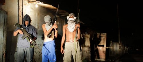 Traficantes amea&ccedil;am moradores. (Arquivo Blasting News)