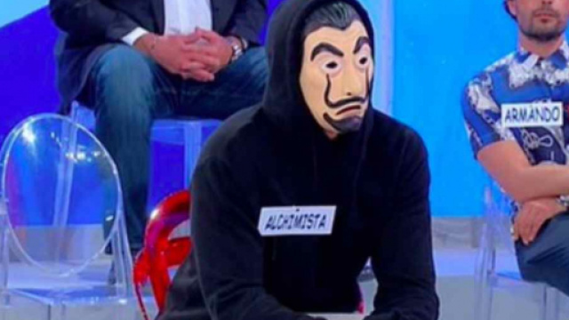 Uomini e Donne: 'Alchimista' sarebbe Davide Basolo, tatuato barman ligure.