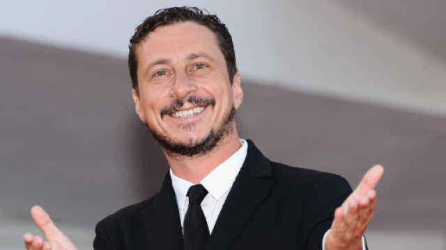 Luca Bizzarri, conduttore e attore italiano, protagonista di una polemica social col PD dopo la liberazione di Silvia Romano.