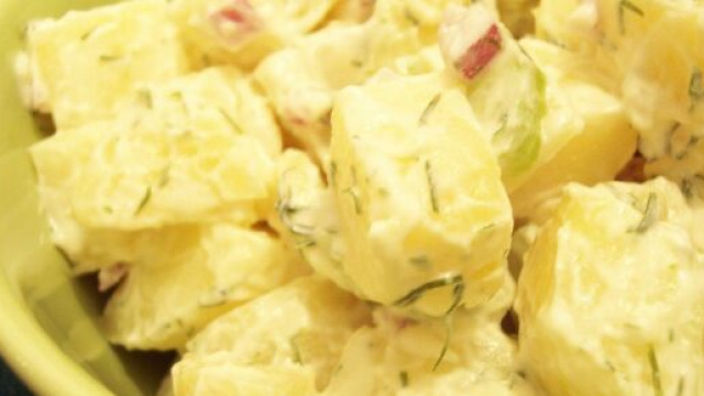 Patate all'avgolemono, un antipasto della cucina greca