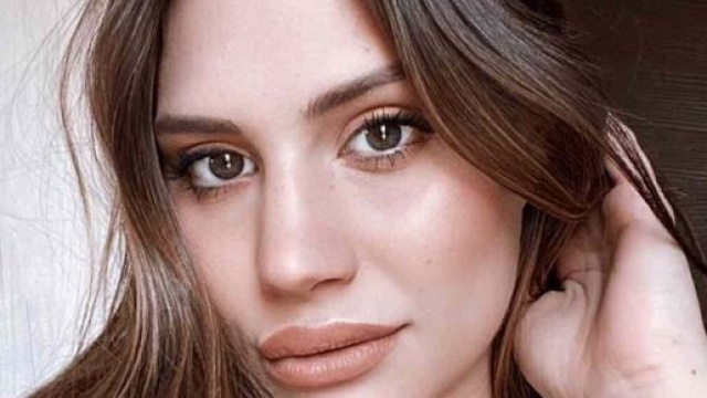 Beatrice Valli in splendida forma a due settimane dal parto.