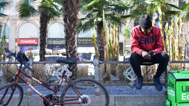 I carabinieri hanno sentito oltre mille rider in merito alle loro condizioni di lavoro.