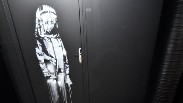 Banksy, ritrovata in Abruzzo l'opera realizzata sulla porta del Bataclan.