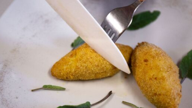 Pollo alla Kiev, un succulento piatto internazionale di origine ucraina.