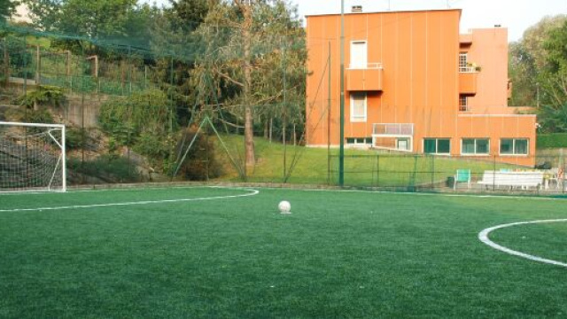 Un campo di calcetto pronto a rivedere gli appassionati in campo.