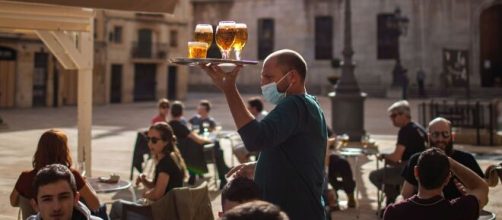 Varias asociaciones de consumidores han denunciado el cobro de una tasa tras la pandemia por el coronavirus