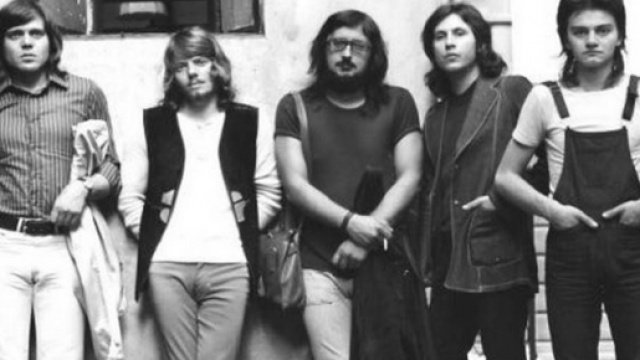 5 brani dei Nomadi per festeggiare i 57 anni di carriera tra questi: Io vagabondo.