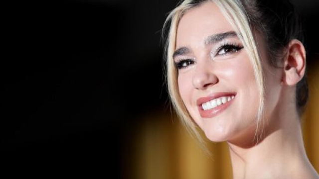 I tagli di capelli medi per l'estate: il natural lob, il carr&eacute; lungo e le m&egrave;ches laterali.