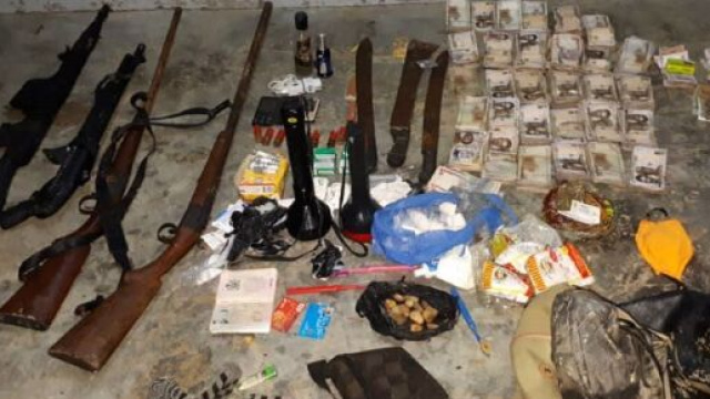 Saisie par l'arm&eacute;e d'armes et d'objets destin&eacute;s au trafic (c) Arm&eacute;e Camerounaise