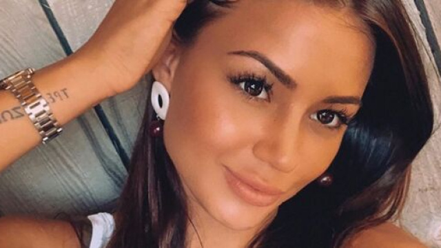 Alix s'affiche aux c&ocirc;t&eacute;s d'un homme inconnu de ses fans. Credit: Instagram/alix_dmx