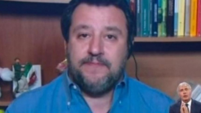 Andrea Scanzi critica Massimo Giletti citando Salvini.