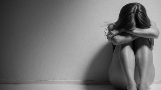 Lavagna (La Spezia): abusata a 12 anni dal patrigno, condanna decennale per madre.e fidanzato.