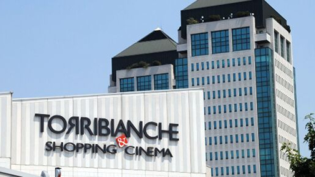 Vimercate, giallo alle Torri Bianche: 19enne precipita dal 16esimo piano