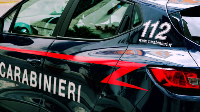 La 43enne &egrave; stata salvata grazie al rapido intervento dei Carabinieri.