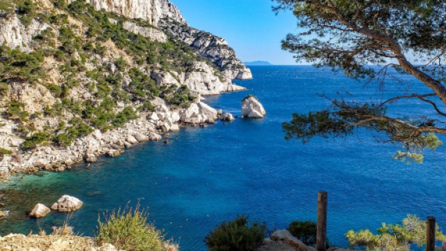 Les calanques de Marseille, un endroit idyllique o&ugrave; passer l'&eacute;t&eacute;. Credit: djedj/Needpix