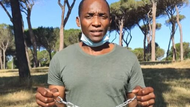 Roma, Stati generali: Aboubakar Soumahoro si incatena a Villa ... - sky.it