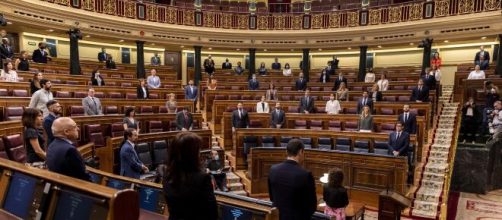Ante las cr&iacute;ticas, los diputados del PSOE, PP... defienden la importancia de donar sus dietas