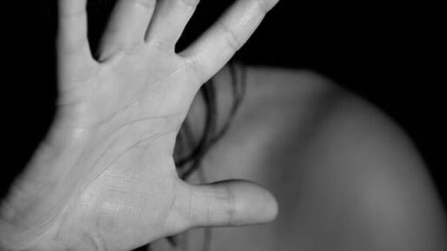 Terracina, arrestato 19enne per aver seguito e aggredito in strada una ragazza.