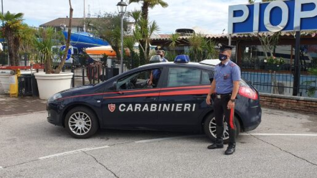 Verona, si tuffa nel Lago di Garda: sbatte la testa e muore.