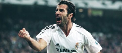 Figo foi considerado como traidor pela torcida do Barcelona. (Arquivo Blasting News)