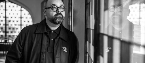 Muere Carlos Ruiz Zaf&oacute;n, el escritor espa&ntilde;ol m&aacute;s le&iacute;do del mundo - elle.com