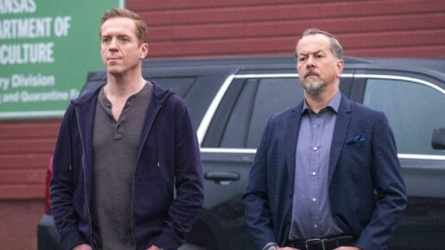 Bobby Axelrod (Damian Lewis) e Chuck Rhoades (interpretato da Paul Giamatti) in Billions.
