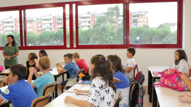 Bolzano, bufera sul sovraintendente scolastico: avrebbe fatto cambiare i voti del figlio.