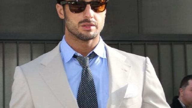 Fabrizio Corona: il &lsquo;re dei paparazzi&rsquo; alla ribalta della cronaca per i &lsquo;ricatti vip&rsquo;.