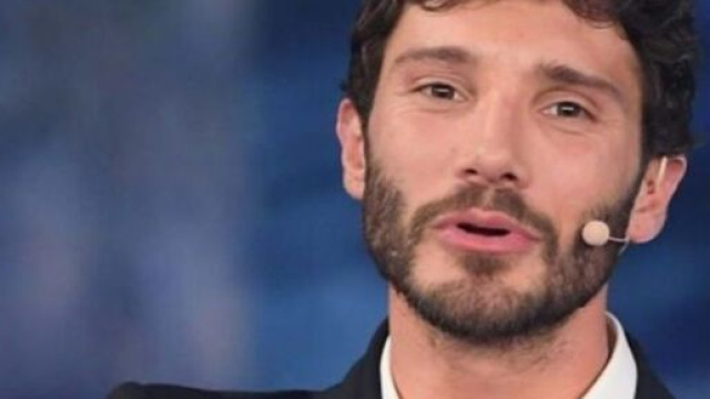 La vita di Stefano De Martino: dall&rsquo;esordio ad Amici fino al matrimonio con Belen.