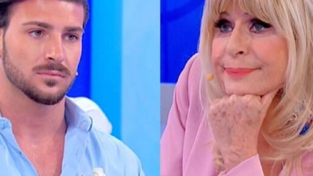 Nicola ha pubblicato un video su Instagram in cui &egrave; a Roma e la voce femminile che si sente potrebbe essere quella di Gemma Galgani.